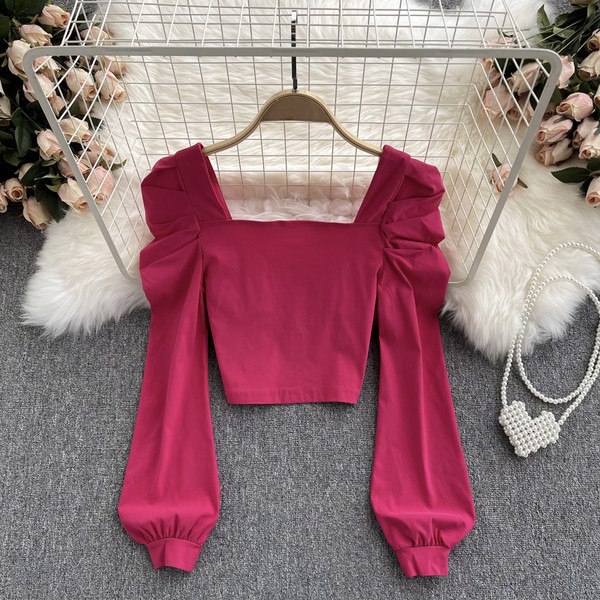 Uut mudelit kandilise kaelusega ja lukuga naiste pluus