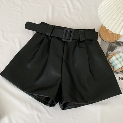 Moodsad naiste lühikesed püksid kunstnahast - vööga