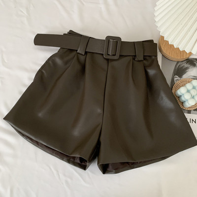 Moodsad naiste lühikesed püksid kunstnahast - vööga