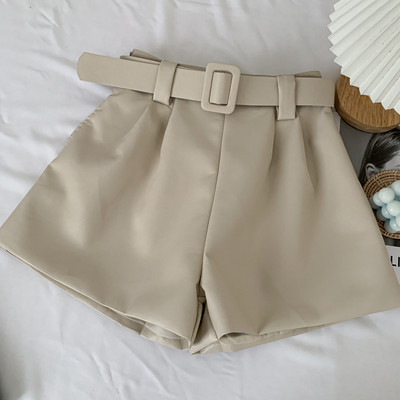 Moodsad naiste lühikesed püksid kunstnahast - vööga