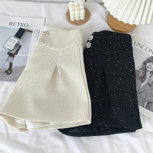 Moodsad kahevärvilised kivikestega naiste lühikesed püksid