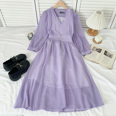 Moodne naistelõikeline spitsikaelusega kleit