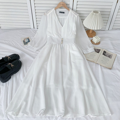 Moodne naistelõikeline spitsikaelusega kleit