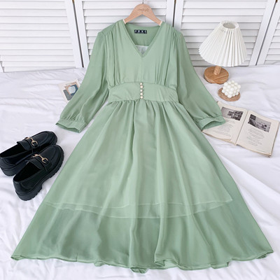 Moodne naistelõikeline spitsikaelusega kleit