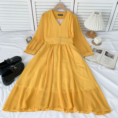 Moodne naistelõikeline spitsikaelusega kleit