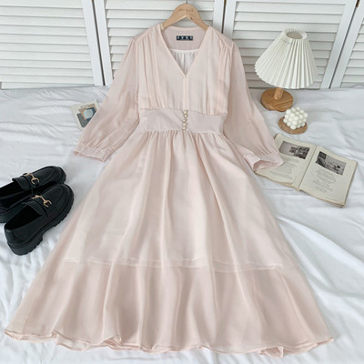 Moodne naistelõikeline spitsikaelusega kleit