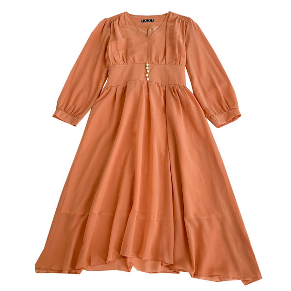 Moodne naistelõikeline spitsikaelusega kleit