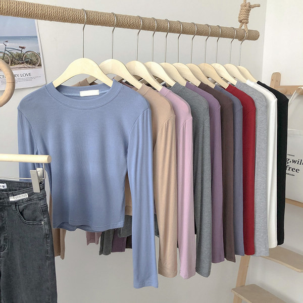 Naiste tavaline ümara kaelusega pluus