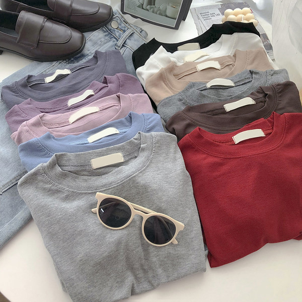 Naiste tavaline ümara kaelusega pluus