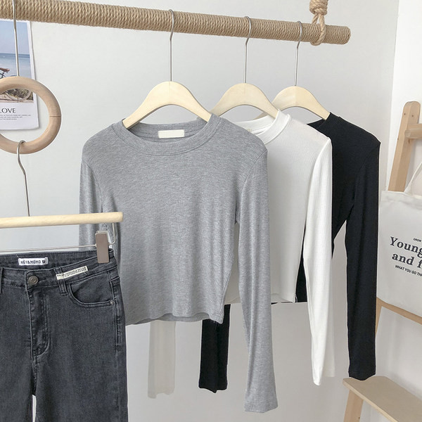 Naiste tavaline ümara kaelusega pluus