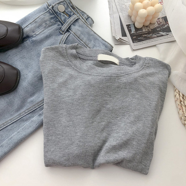 Naiste tavaline ümara kaelusega pluus