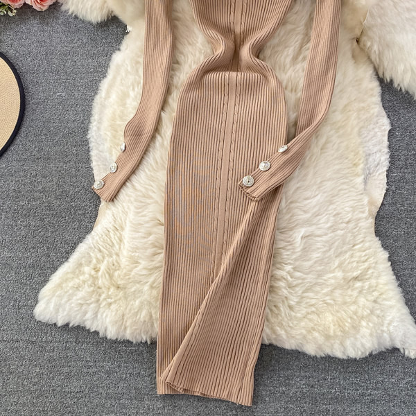 Női ruha ovális nyakkivágással és gombokkal