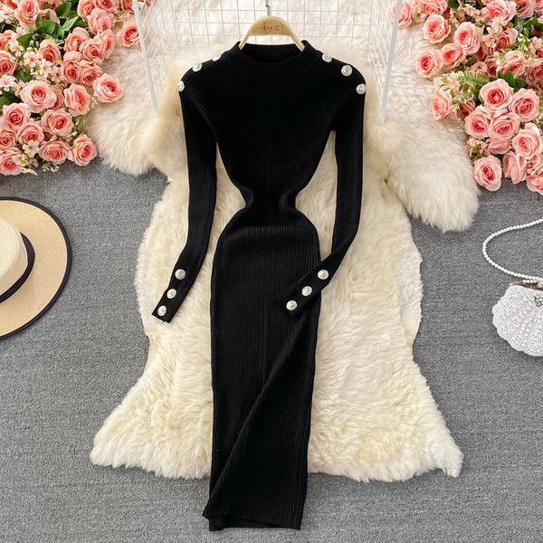 Női ruha ovális nyakkivágással és gombokkal