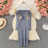 Paljaste õlgade ja pikkade varrukatega naiste velvetist kleit