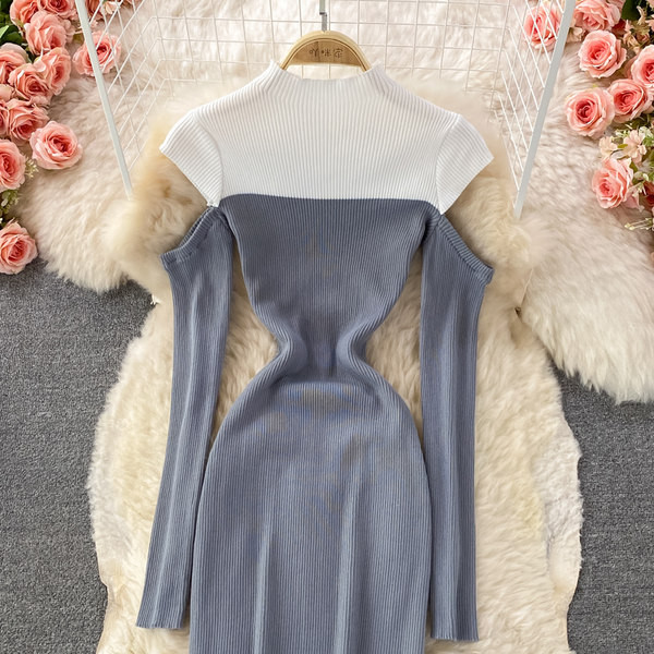 Paljaste õlgade ja pikkade varrukatega naiste velvetist kleit