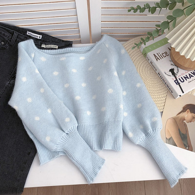 Lezser pöttyös pulóver ovális nyakkivágással