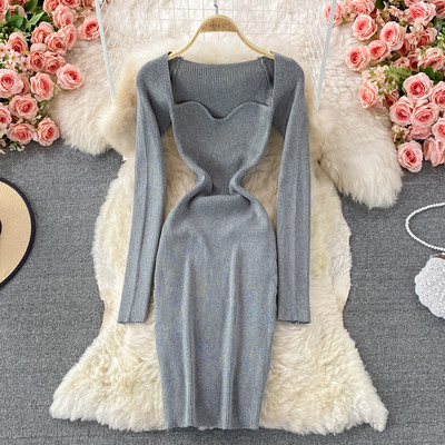 Női ruha négyzet alakú nyakkivágással és hosszú ujjú - több színben