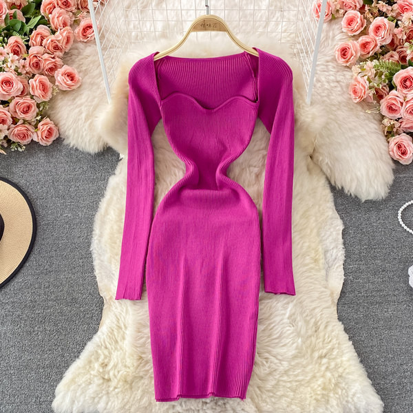 Női ruha négyzet alakú nyakkivágással és hosszú ujjú - több színben