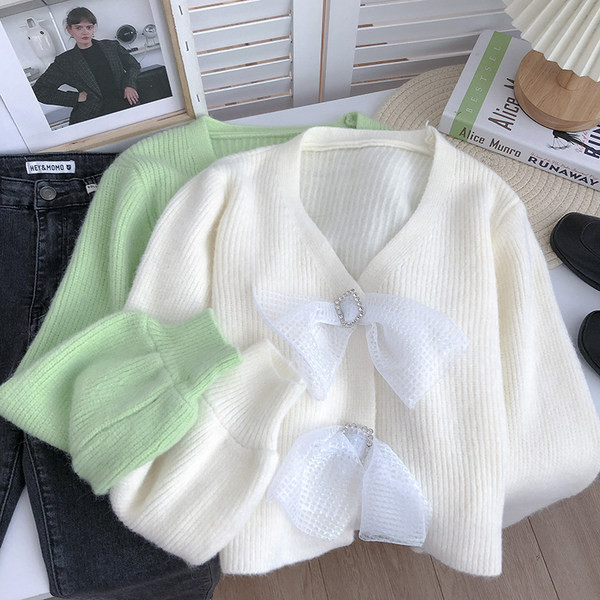 Modern női pulóver spitz nyakkivágással