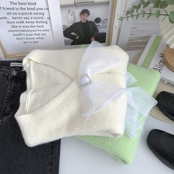 Modern női pulóver spitz nyakkivágással