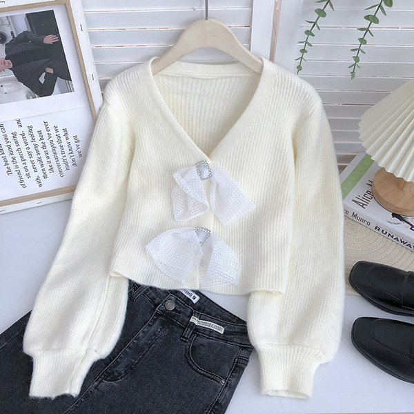 Modern női pulóver spitz nyakkivágással