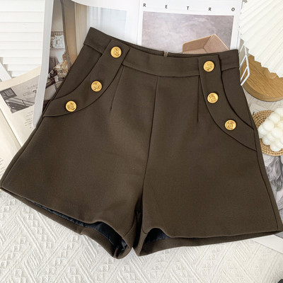 Modern női rövidnadrág gombokkal - magas derék