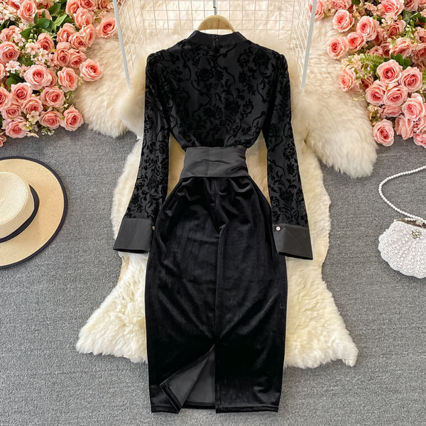 Női bársonyruha övvel és hosszú ujjal