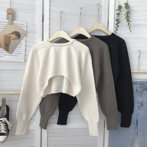 Széles női pulóver kerek nyakkivágással