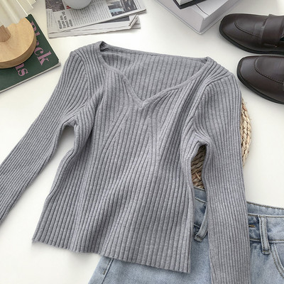 Γυναικεία κοτλέ μπλούζα με spitz λαιμόκοψη