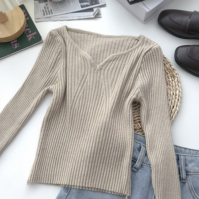 Γυναικεία κοτλέ μπλούζα με spitz λαιμόκοψη