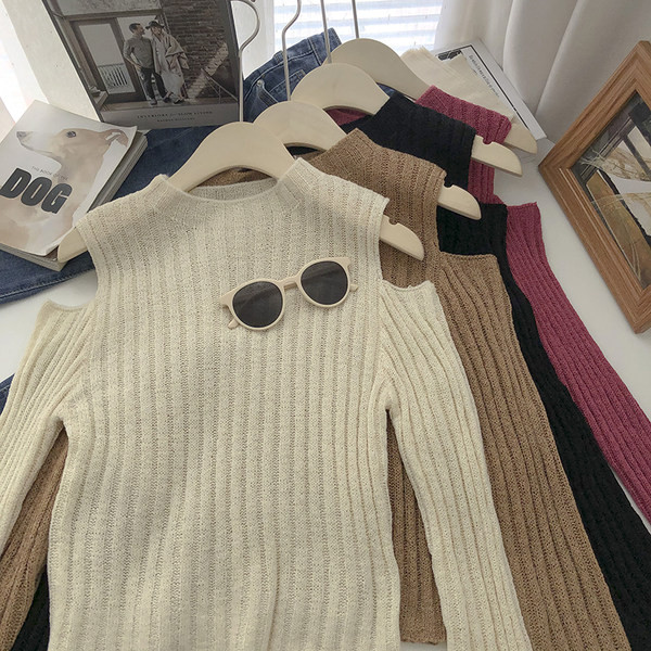 Naiste madala kraega ja paljaste õlgadega kampsun