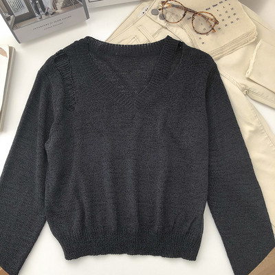 Női alkalmi pulóver hosszú ujjal és spitz nyakkivágással