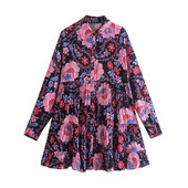 Uue mudeli väljalõikega lillelise mustriga naiste kleit