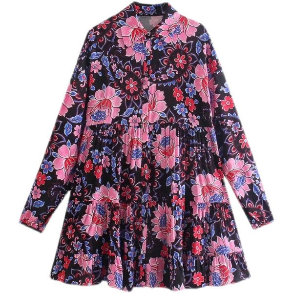 Uue mudeli väljalõikega lillelise mustriga naiste kleit