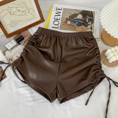 Alkalmi női bőr rövidnadrág fűzős