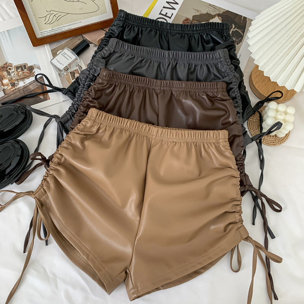 Alkalmi női bőr rövidnadrág fűzős