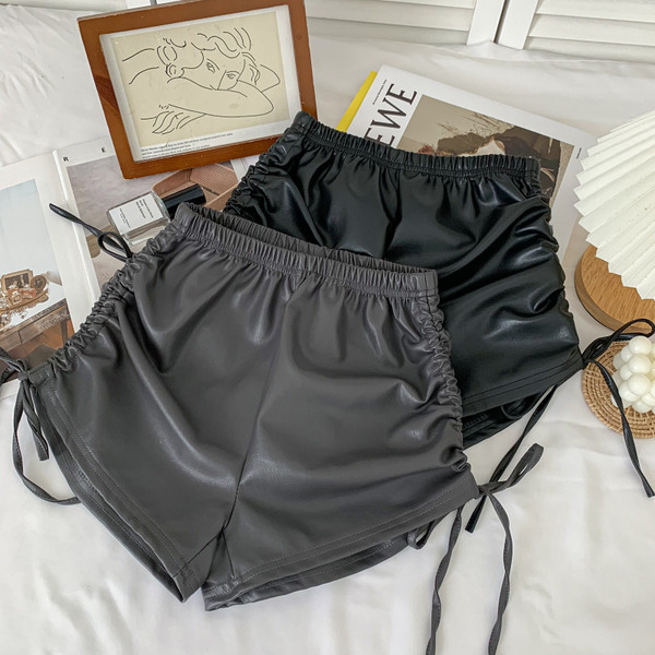 Alkalmi női bőr rövidnadrág fűzős