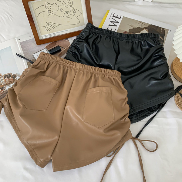 Alkalmi női bőr rövidnadrág fűzős