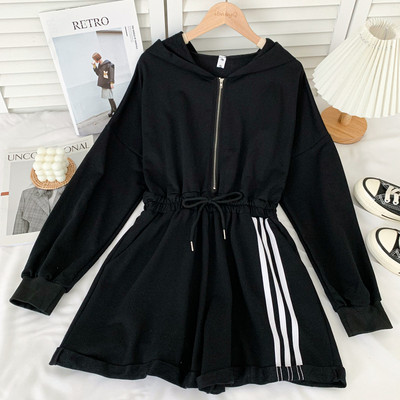 Sportlik vabaaja naiste kombinesoon kapuutsiga