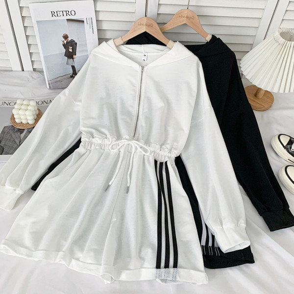 Sportlik vabaaja naiste kombinesoon kapuutsiga