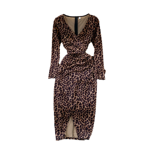 Γυναικείο φόρεμα με άνιμαλ πριντ και λαιμόκοψη spitz