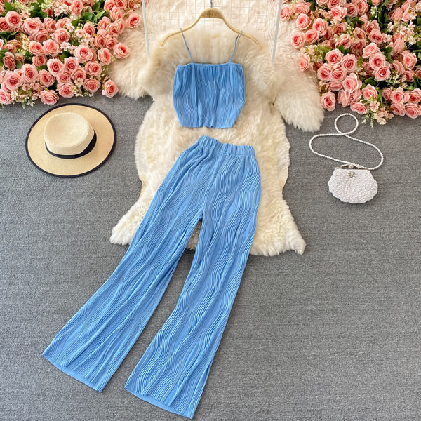 Naiste kaasaegne komplekt kahest osast erinevates värvides