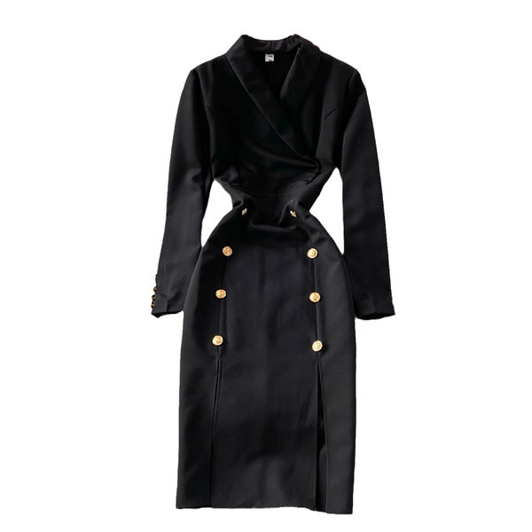 Női ruha hasítékkal és spitz nyakkivágással