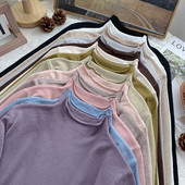 Női sima blúz alacsony gallérral