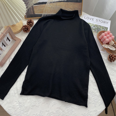 Női sima blúz alacsony gallérral