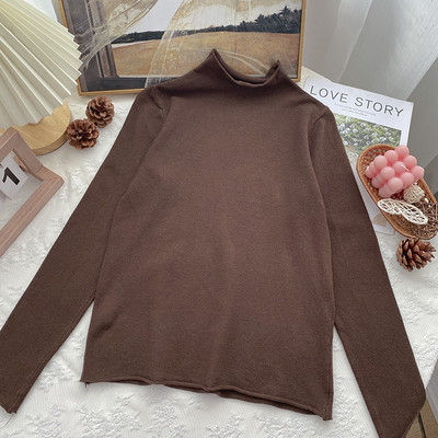 Női sima blúz alacsony gallérral