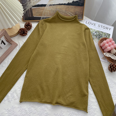 Női sima blúz alacsony gallérral