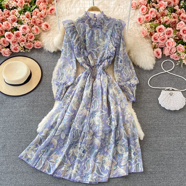 Elastse vöökoha ja lillemustriga naiste kleit - mitut värvi