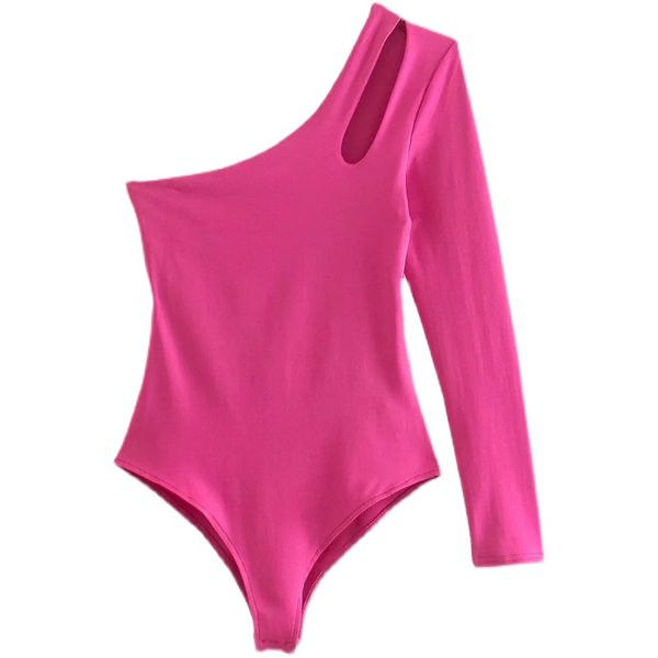 Új női testmodell kivágott részekkel