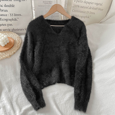 Sima női pulóver modell spitz nyakkivágással